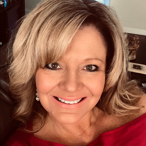 Meet your Posher, April - Picture 1 of 1